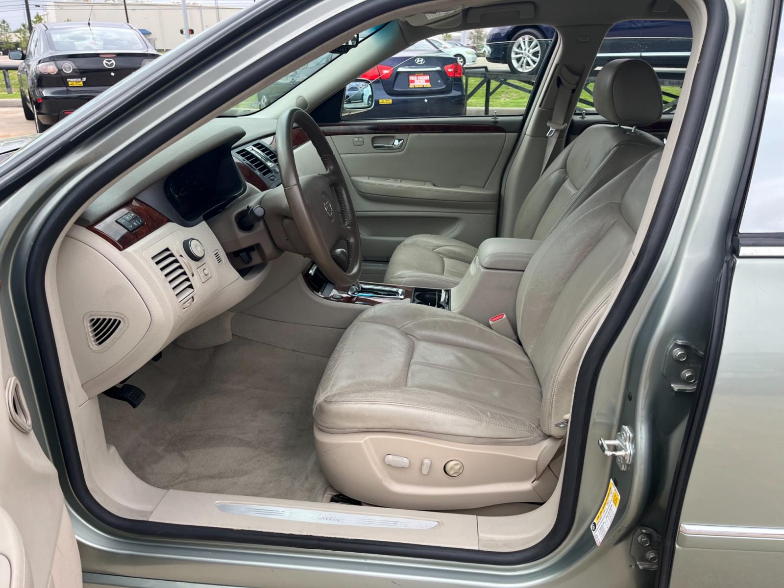 2006 green /TAN Cadillac DTS Sedan (1G6KD57Y96U) with an 4.6L V8 DOHC 32V engine, 4-Speed Automatic Overdrive transmission, located at 14700 Tomball Parkway 249, Houston, TX, 77086, (281) 444-2200, 29.928619, -95.504074 - Photo #8